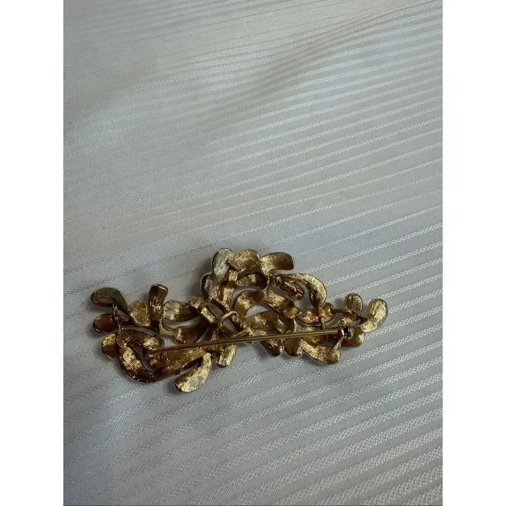 Vintage Signed Coro Gold Tone Textured Wave Splash Brooch Pin & Earrings